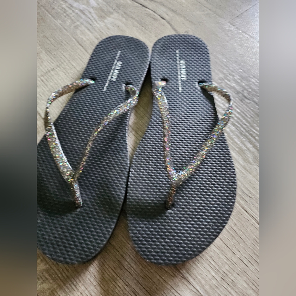 Old Navy Flip Flops Sz 8